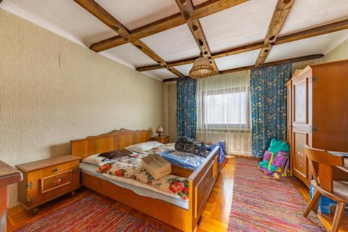 ZENTRUMSNAHES EINFAMILIENHAUS MIT NEBENGEBÄUDE & 1.014 M² GROßEM GRUNDSTÜCK!