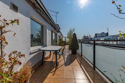 WUNDERSCHÖNER AUSBLICK ÜBER WIEN! DACHGESCHOSSWOHNUNG MIT 40 m² SONNENDACHTERRASSE - NAHE HAUPTBAHNHOF