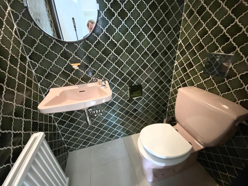 separates WC
