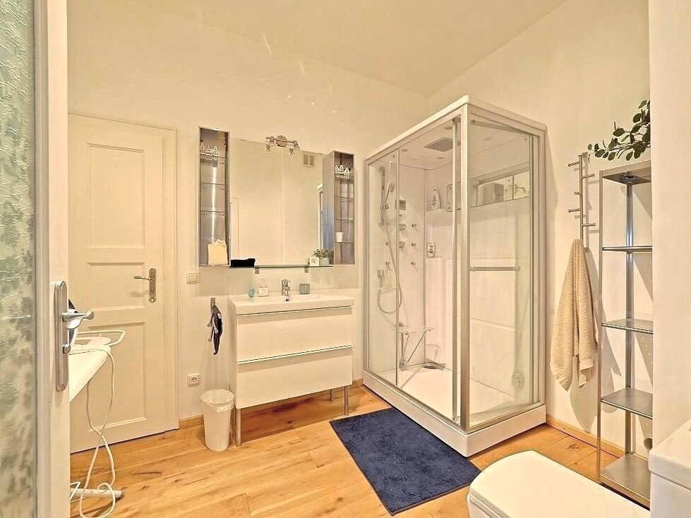 Dusch-Badezimmer