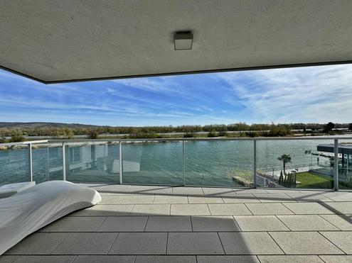 Traumhafte Terrassenwohnung in der "Ersten Reihe" am Wasser