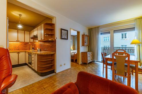 PERFEKTE STADTLAGE! 2 ZIMMER WOHNUNG  MIT LOGGIA