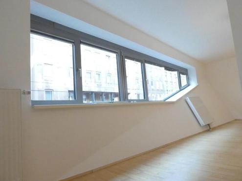 Kaiserstraße: LOFT-Wohnung Nähe Burggasse im Architektenhaus