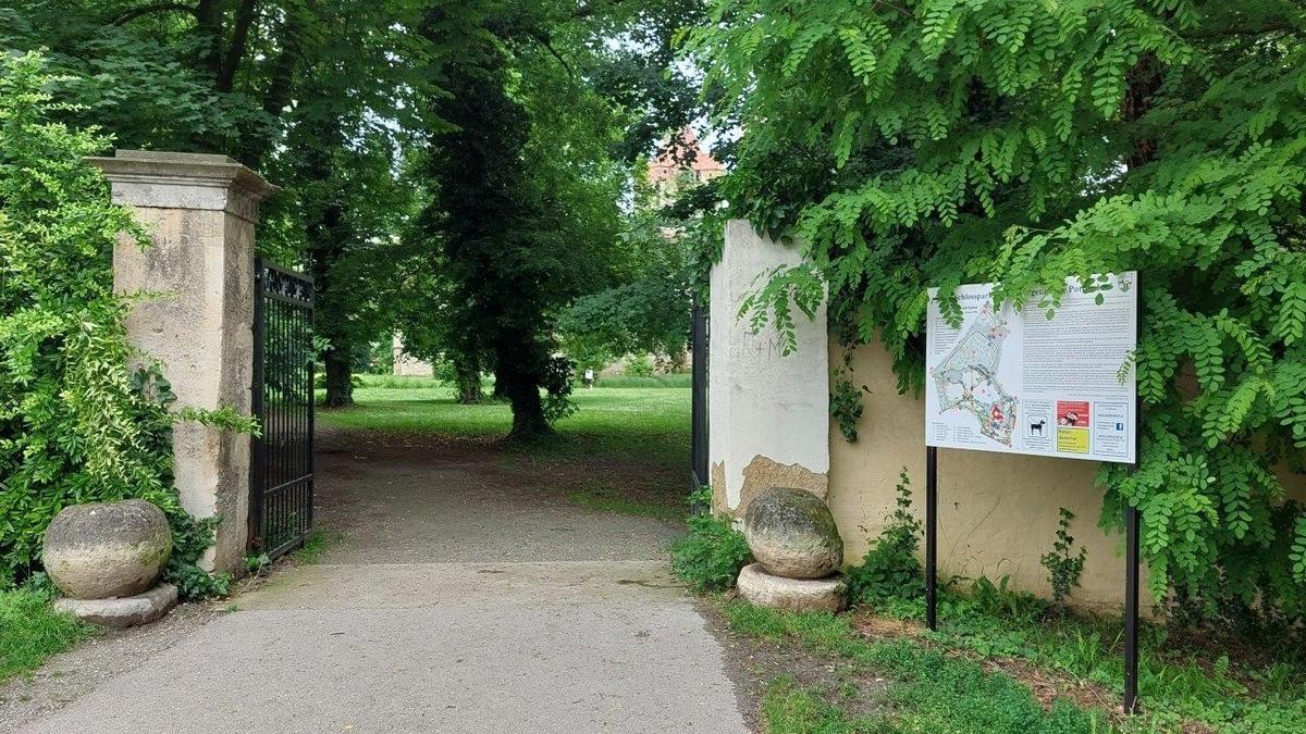 16 Eingang Schlopark Pottendorf