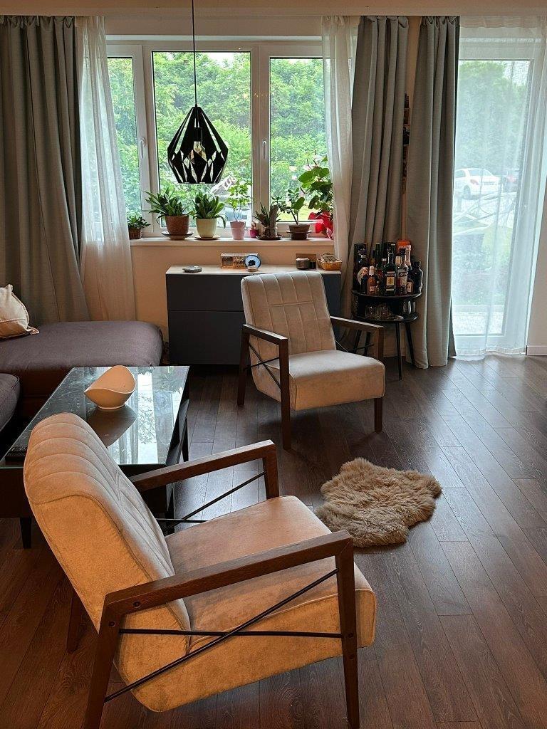 12 Wohnzimmer 2700