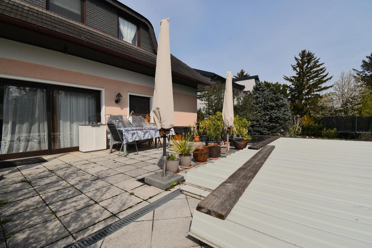 Terrasse mit Pool