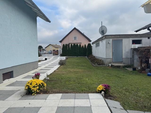 Garten seitlich