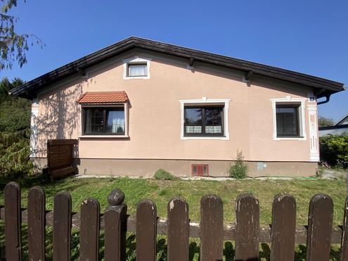 "Gemütliches Haus mit Garten und Garage"