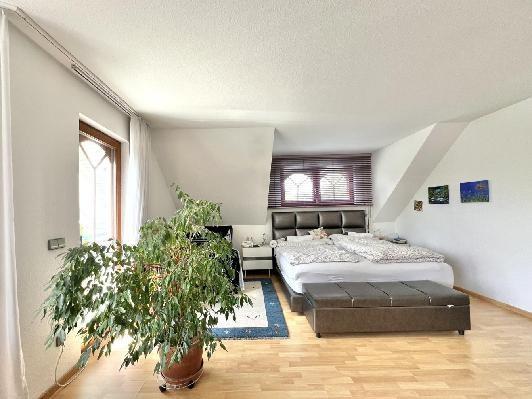 Schlafzimmer (mbliert)