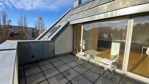 Der Frühling kann kommen! Sonnige Dachgeschoss Wohnung mit großem Balkon und toller Aussicht!