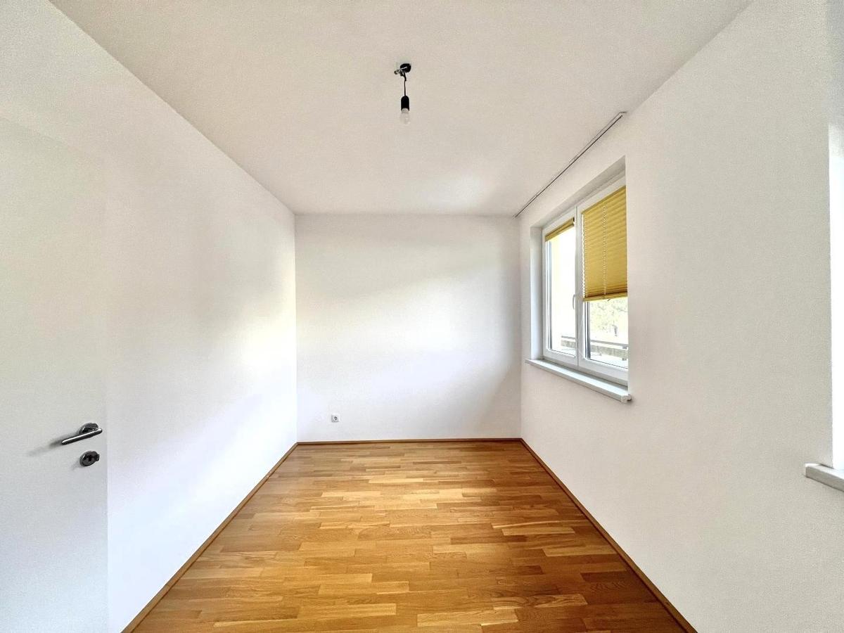 Arbeits-/ Schlafzimmer 3