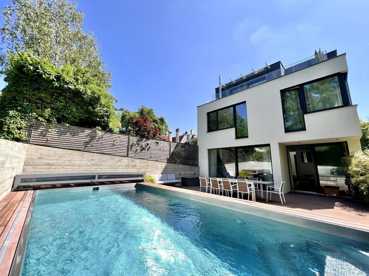 Pool Haus +