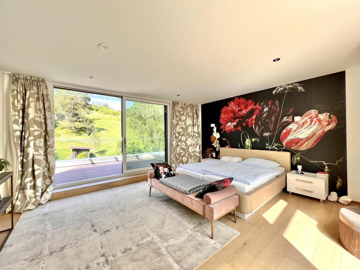 Masterbedroom/ Schlafzimmer 4 +