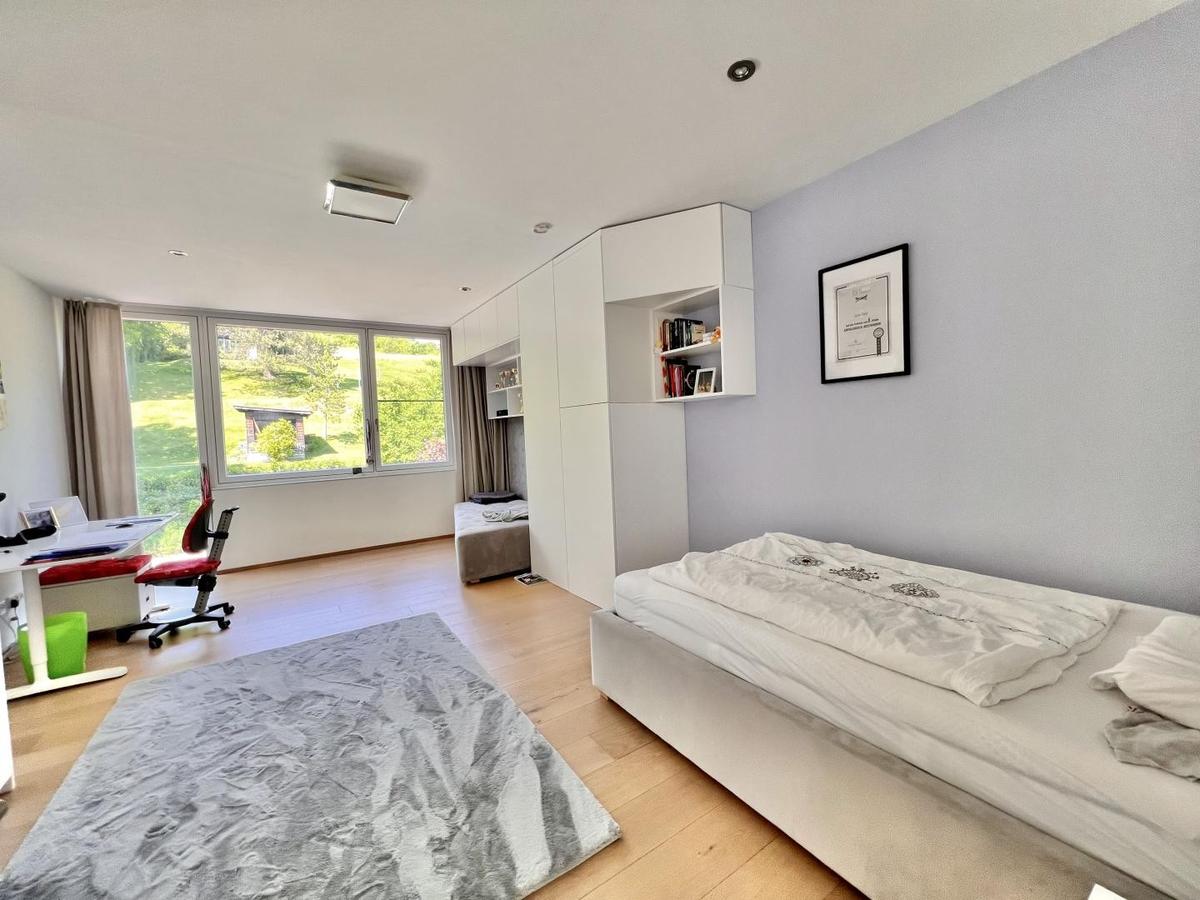 Schlafzimmer 1 +