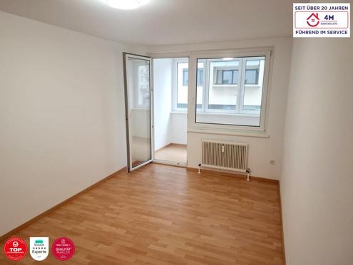 Helle 2-Zimmer-Wohnung mit Loggia in zentraler Lage