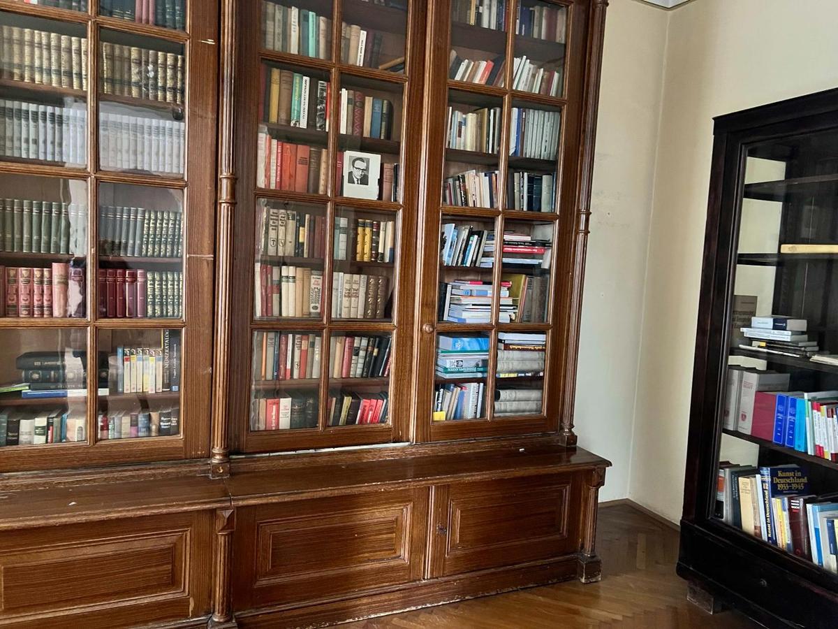 2 Stock Bibliothek