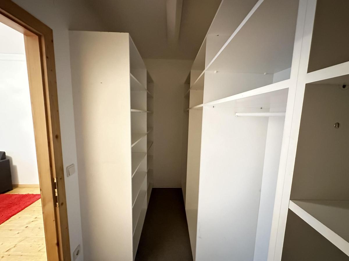 13 Begehbarer Kleiderschrank