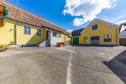 EINZIGARTIGER LANDSITZ IN GUTEM ZUSTAND  MIT GÄSTEHAUS, SAAL SOWIE HALLEN