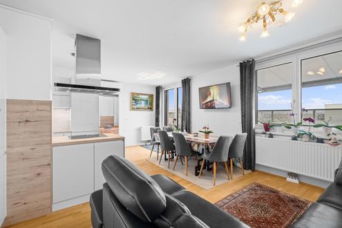 "Dachgeschoss-große Terrasse- Koffer packen-einziehen-vollmöbliert"