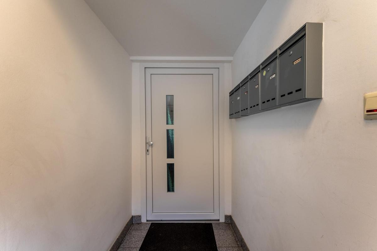 37 Eingangstr zum Stiegenaufgang