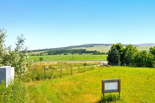 HERRLICHER RUNDUM AUSBLICK AUF DIE LANDSCHAFT-  Baugrundstck ohne Bauzwang - Sehr gute Verkehrsinfrastruktur nach Wien