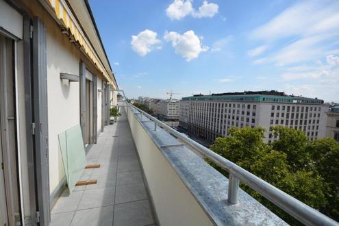 360° TOUR // CITY APARTMENT on "OPERNRING" //DACHGESCHOßWOHNUNG am OPERNRING