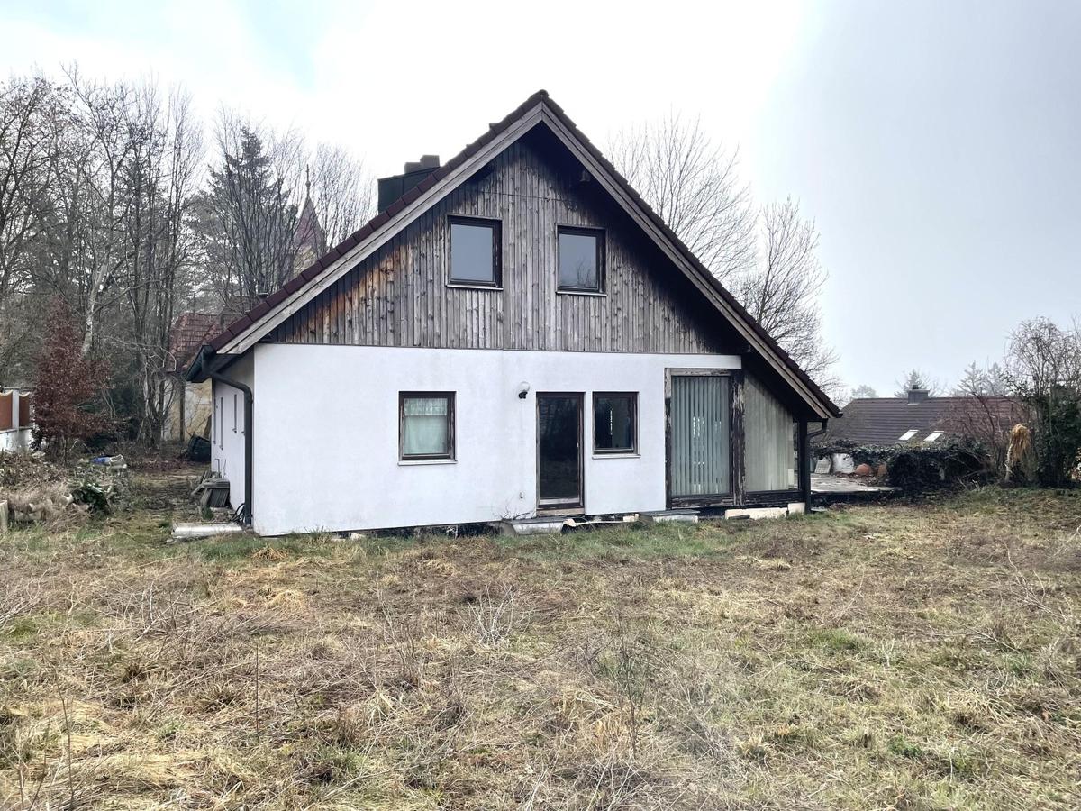 1 HAUS GARTENANSICHT