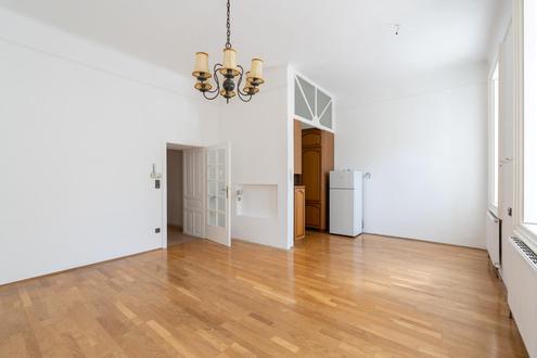 "Authentischer Altbau-Charme - zum Einzug bereit!"