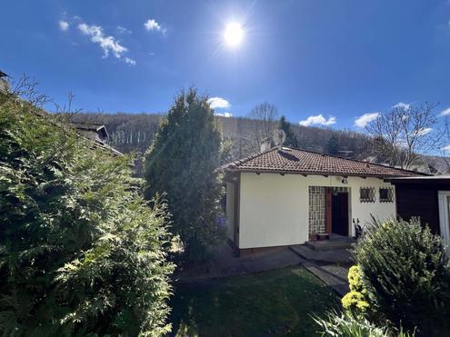 "Einfamilienhaus mit Potenzial in ruhiger Waldlage!"
