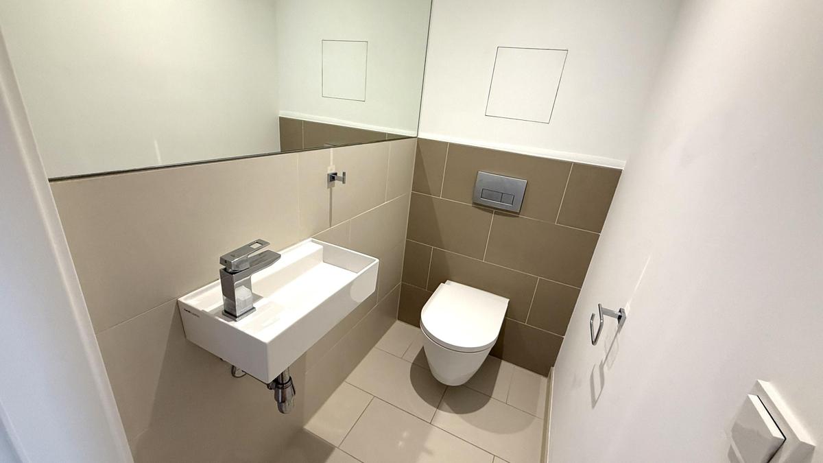 WC mit Waschbecken