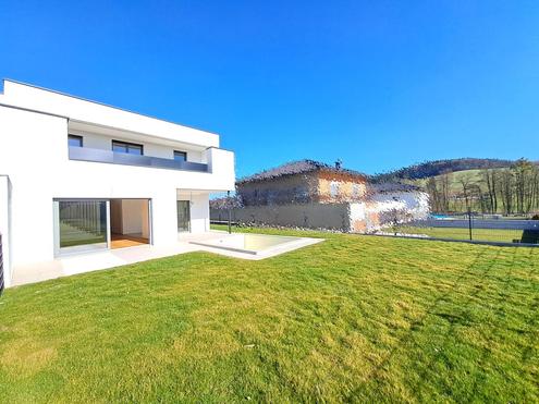 ERSTBEZUG! Exklusive Haushlfte mit Klima, Garage, Garten u. Pool