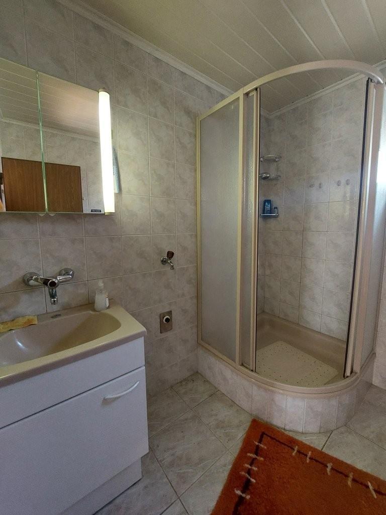 13 Bad mit Dusche