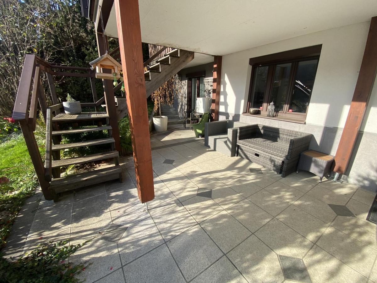 26 Terrasse UG und Auenaufgang zu MG