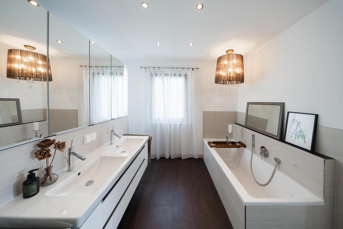 16 Bad I Dusche  WC Masterrom