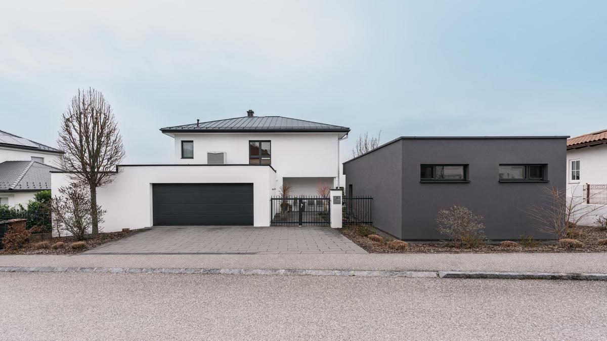 22 Auenansicht I Haus I Garage I Zubau