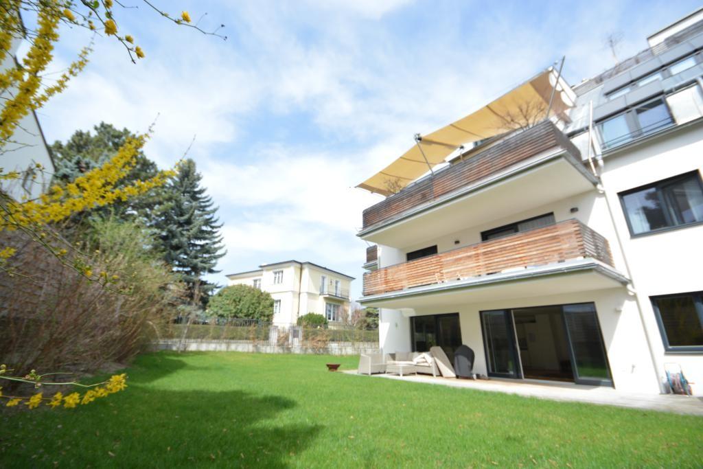 sdseitige Gartenterrasse
