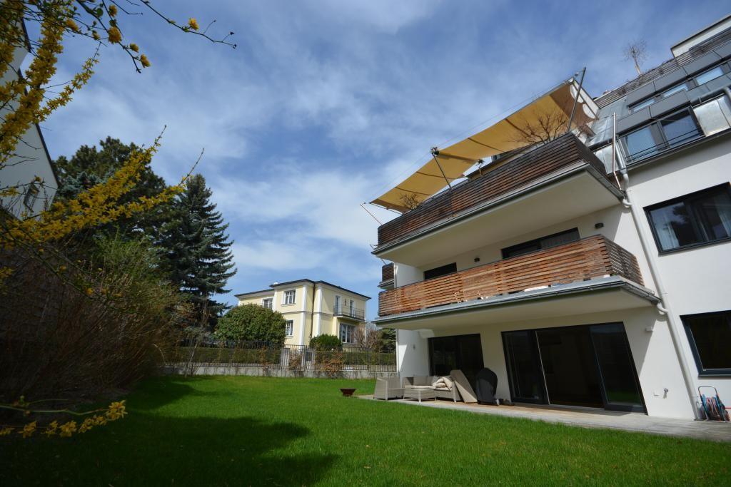 sdseitige Gartenterrasse