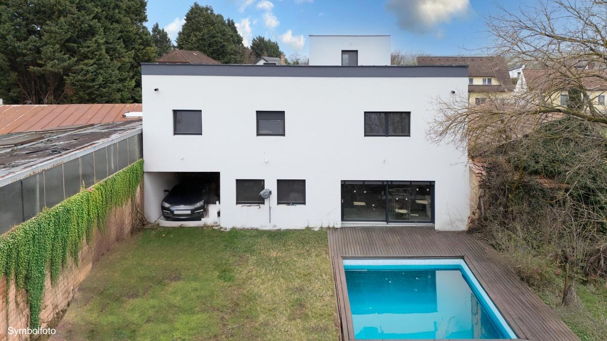 Symbolfoto Auenbereich Pool