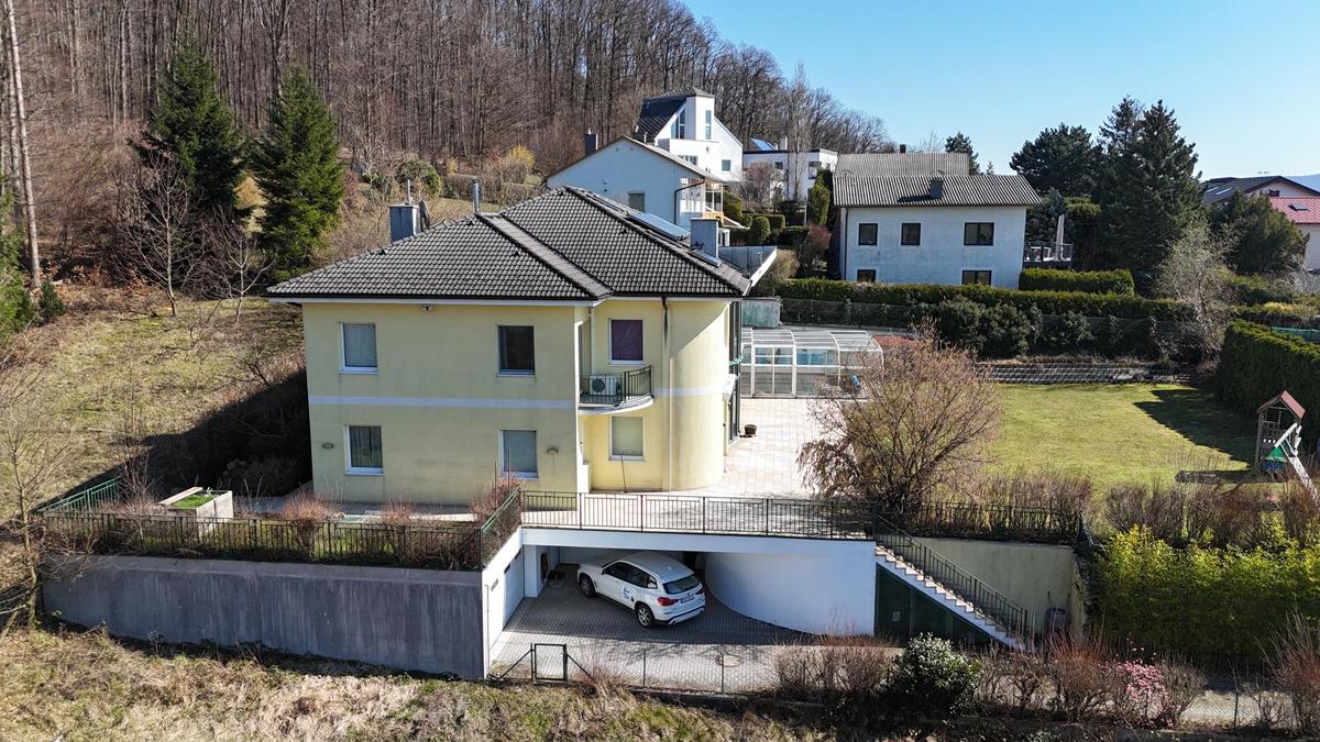 39 Villa von Westen