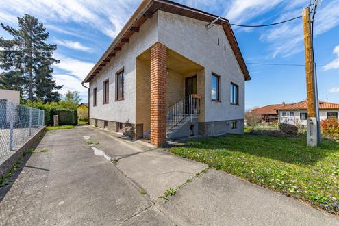 FAMILIENFREUNDLICHES HAUS MIT GROßEM GARTEN IN DER GARTENSTADT!