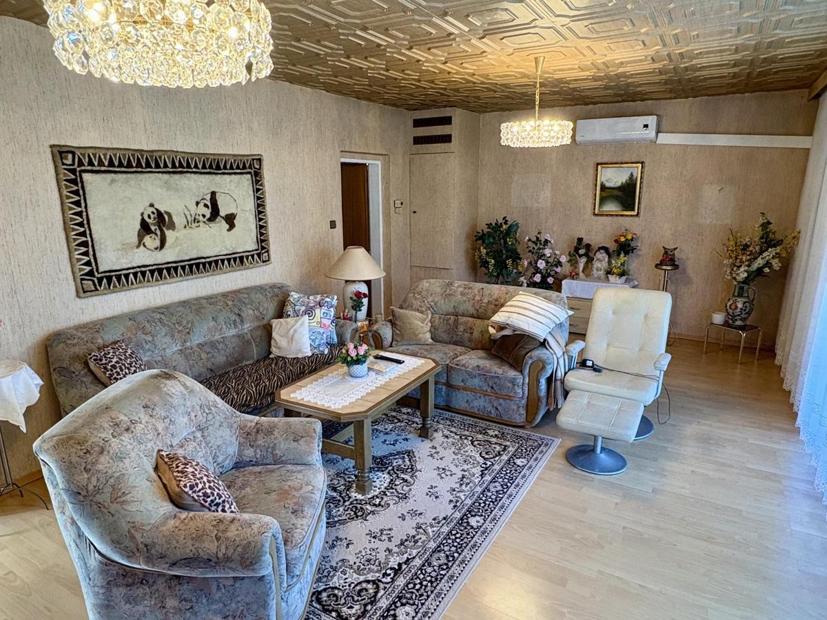 07 Wohnzimmer