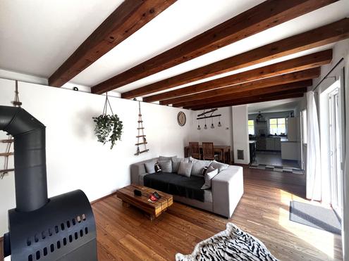 "Solides Haus mit herrlichem Grundstück mit Blick auf die Burg"