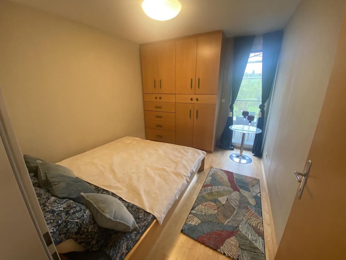 08 Schlafzimmer 1 a