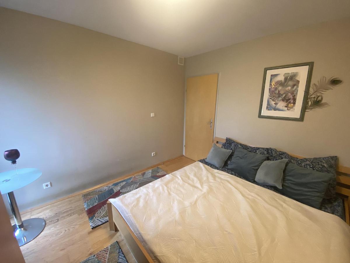 09 Schlafzimmer 1 b