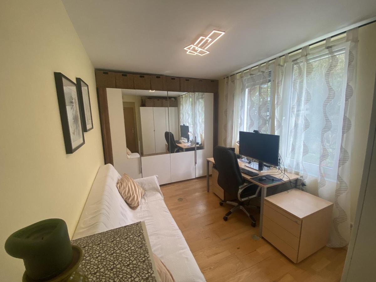 12 Arbeitszimmer