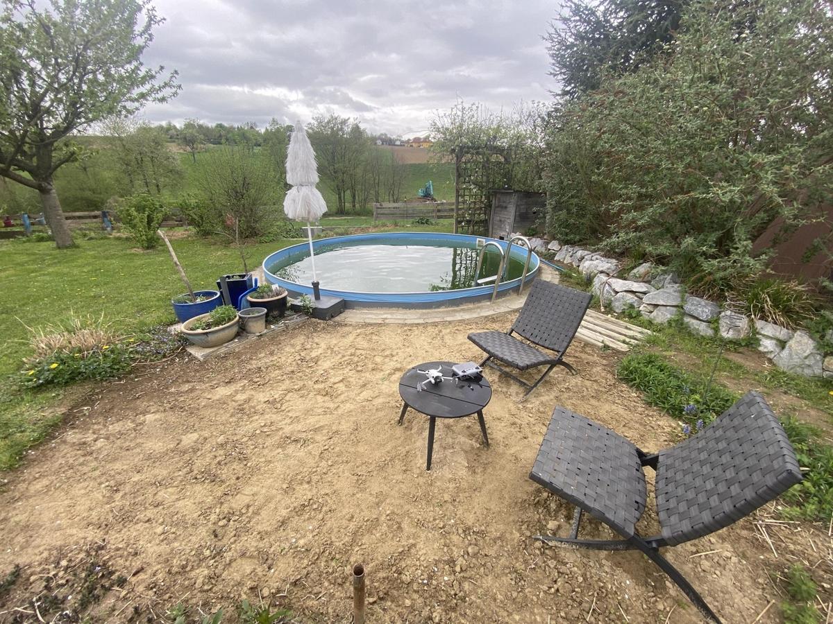 18 Pool mit Sandstrand