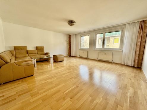 "Platz für die ganze Familie ? 4-Zimmer-Wohntraum mit Aufzug"