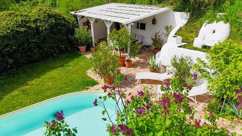 "Zwei Häuser, ein Paradies ? Traumhaftes Anwesen mit Naturgarten und Pool"