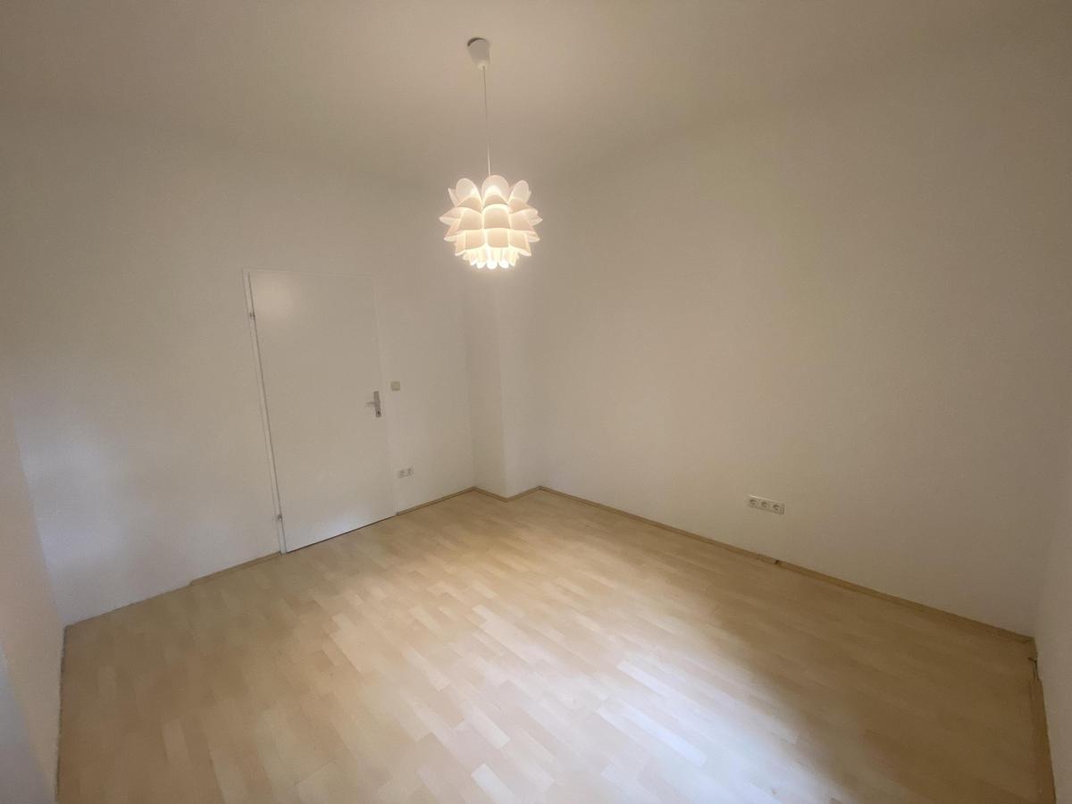 9 Schlafzimmer b