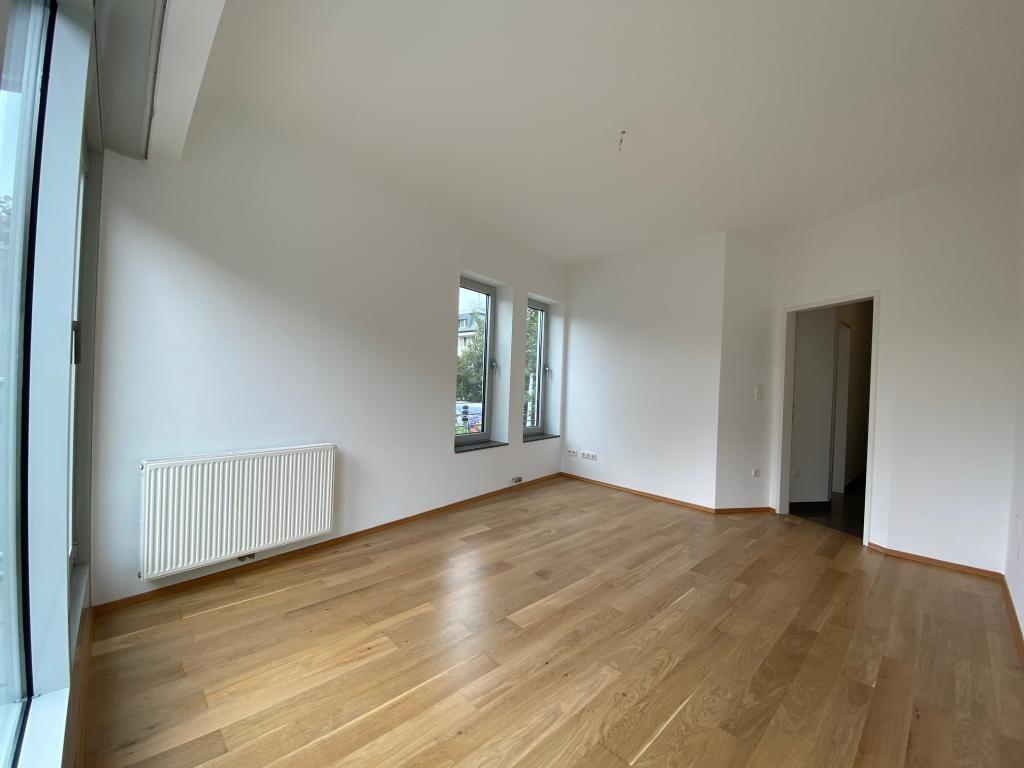 Zimmer - Blick zur Tr